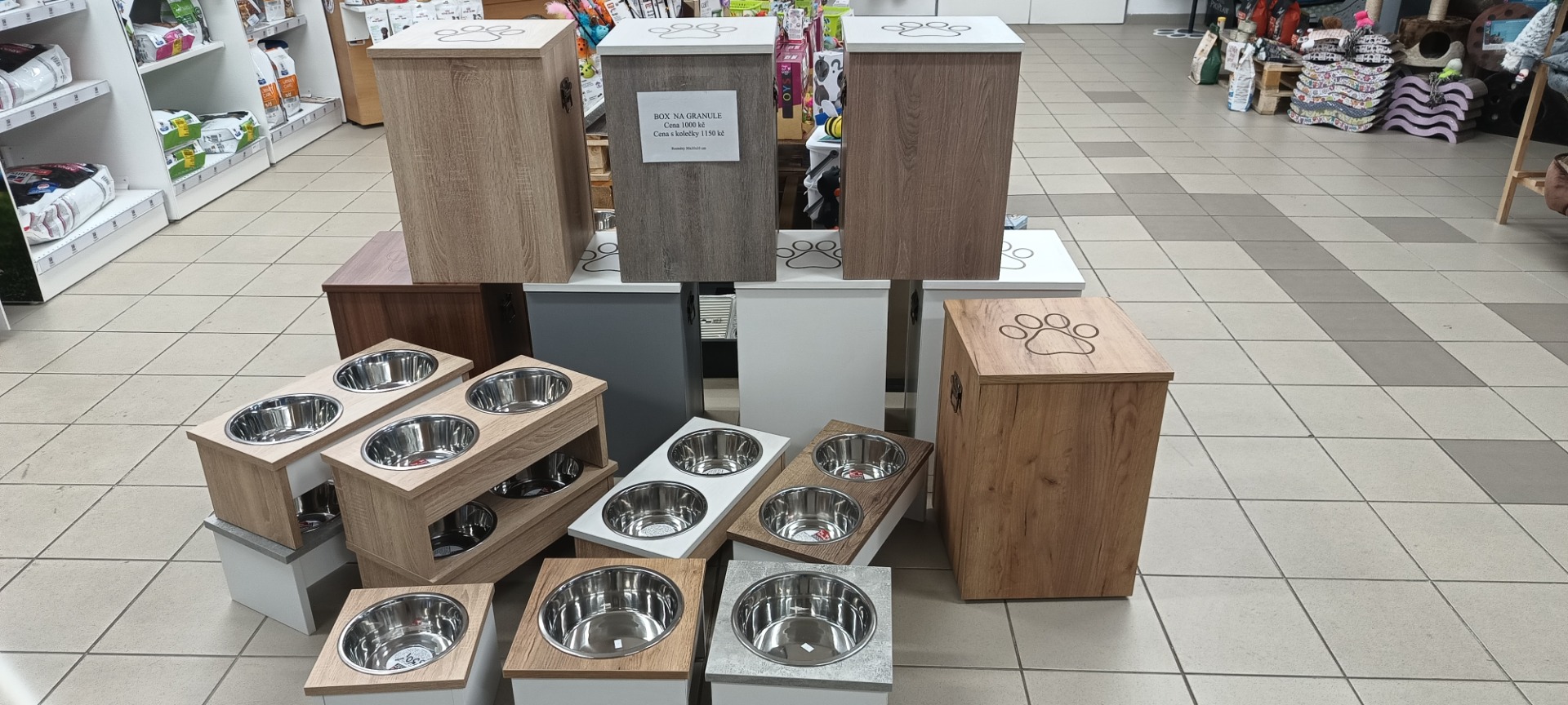 Krásný boxy na granule 1000 Kč  na 15 kg pytel 